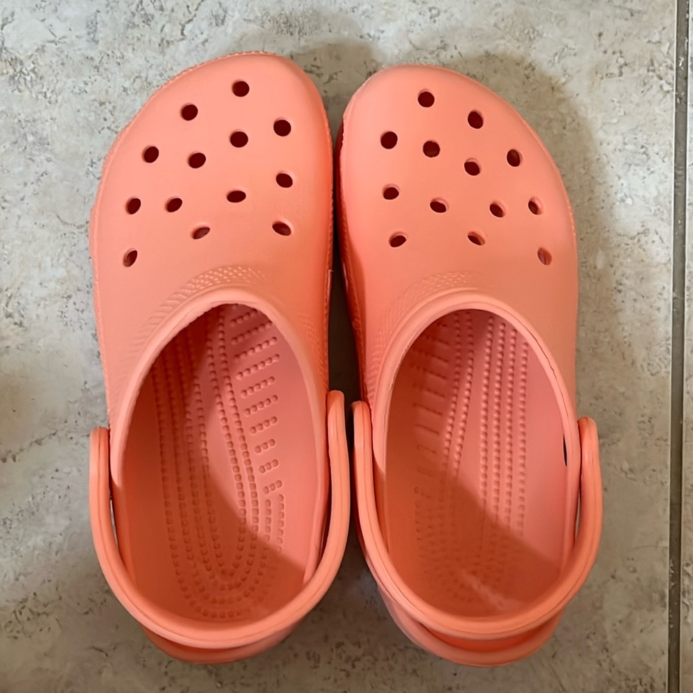 Crocs size 8 women